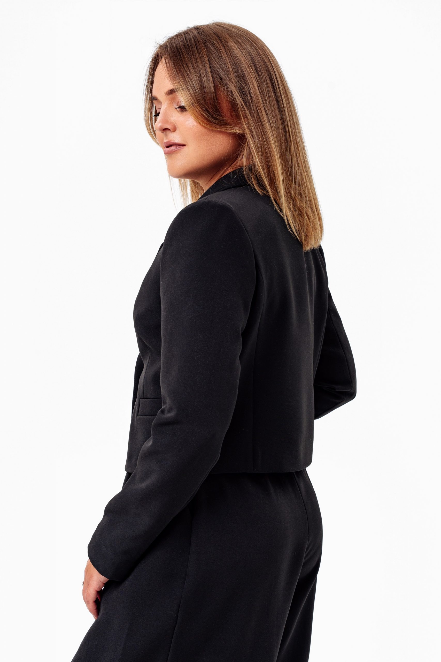 Укороченный жакет - женщины — изображение 6